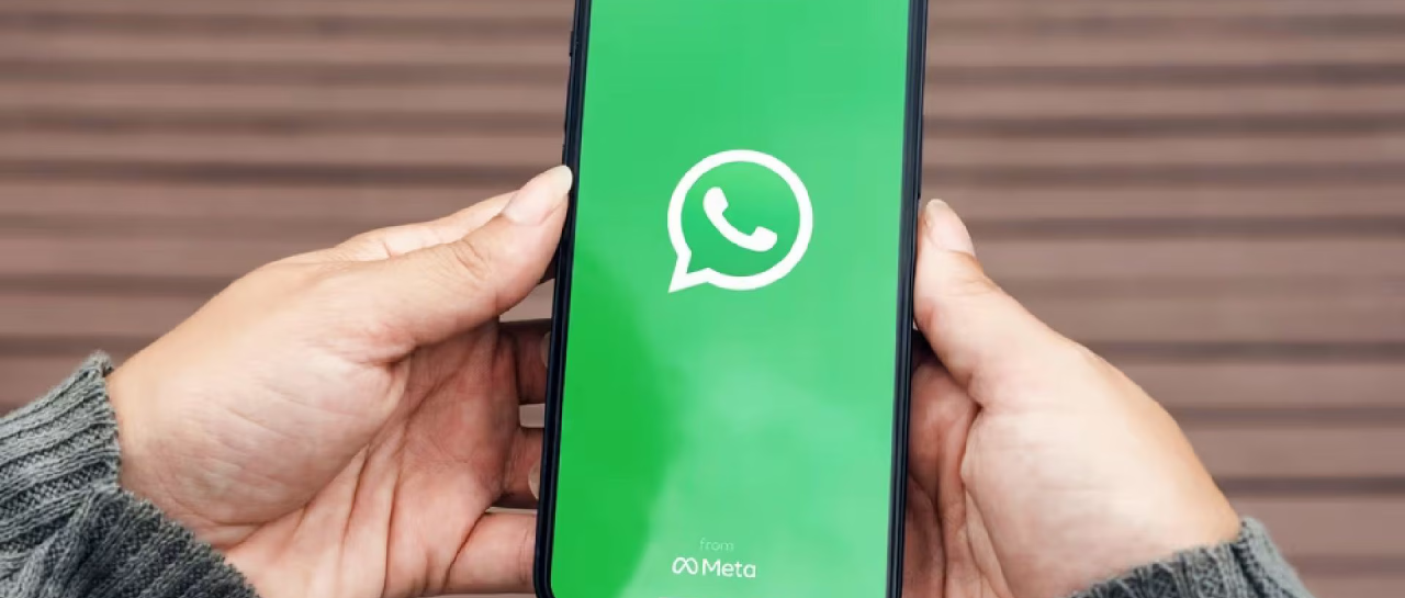 iPhone recibe Liquid Glass en WhatsApp