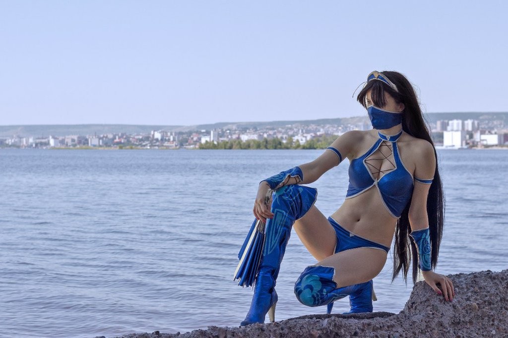 mortal_kombat_9_cosplay_kitana_by_jane_po-d769b0y