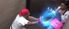 Y tú, ¿qué harías si Ryu y Chun-Li te atacan en un elevador?