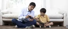 Padre mata a su hijo por accidente mientras jugaba videojuegos