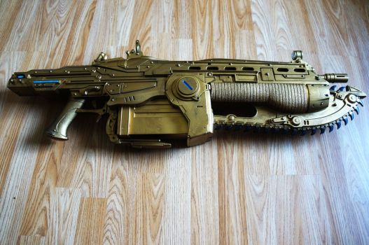gears_of_war_lancer_replica_gold_version_by_dimebagsdarrell-d6rqeb4