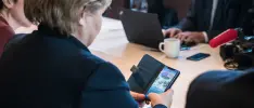 Antes de reunirse con Trump, la primer ministra noruega juega Pokémon GO