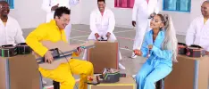 Así fue la presentación de Ariana Grande con instrumentos de Nintendo Labo
