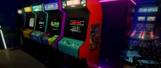 Revive las décadas de los 70 y 80 con estos gabinetes arcade para tu casa