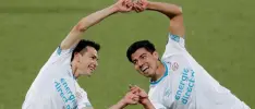 Jugadores mexicanos en Europa celebran gol haciendo la ¡Fusión!