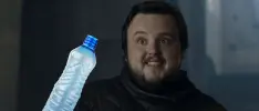 Ahora fue una botella de agua la que se coló en el último capítulo de Game of Thrones