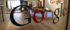 Una familia de Indonesia nombró a su hijo Google