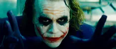 Hombre disfrazado del Joker se pasea por Nueva York en una moto de agua