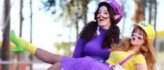 Cosplayers muestran las versiones femeninas de Wario y Waluigi