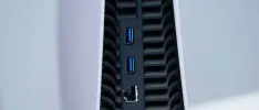 No, el PS5 no cuenta con salida óptica de audio