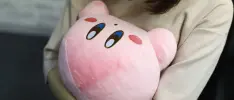 Este adorable peluche de Kirby te dará todo el calor que necesitas para la temporada invernal