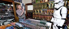 Abuelos reciben $10 millones de pesos por colección obsequiada de Star Wars