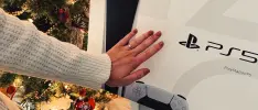 Parejas aprovechan el lanzamiento del PS5 para pedir matrimonio