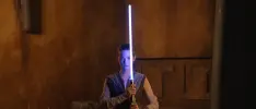 Disney celebra el Día de Star Wars compartiendo un nuevo vistazo al primer sable de luz real