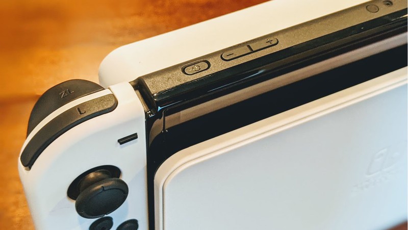 nintendo-switch-oled-model-power-button-volume