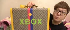 El más grande youtuber de todo Japón hace un unboxing del Series X de Gucci