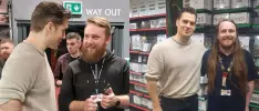 Henry Cavill visitó las instalaciones de Warhammer World