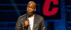 Comediante es atacado en pleno escenario. Acá el video del suceso