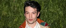 Ezra Miller se reúne con Warner Bros. para salvar The Flash