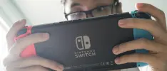 Alumno golpea a su maestra por quitarle su Nintendo Switch