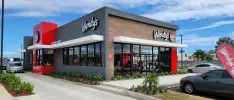Restaurante de comida rápida reemplaza empleados por IA