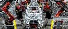Robot de Tesla ataca a ingeniero